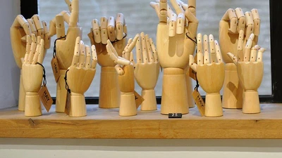 Using Machine Learning to Identify Communal Worldwide Hand Gestures for Virtual and Hybrid Meetings Context featured image